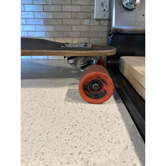 Catalyst longboard with gull wing trucks - Picture 5 of 10